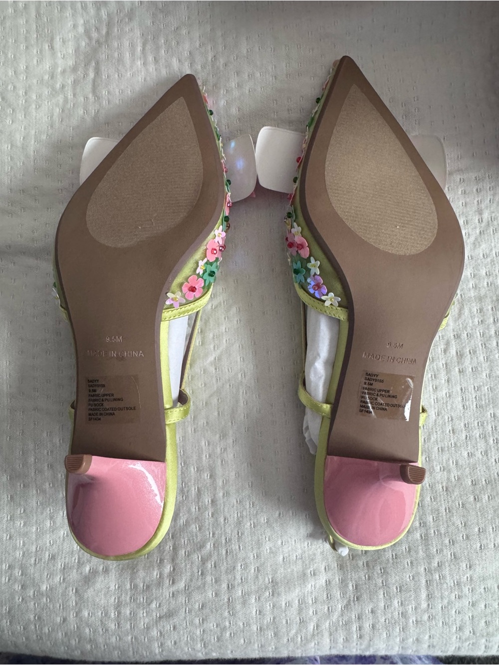 Betsey Johnson Floral Sequin Bow Slingback Kitten Heels Size 9.5 - Picture 2 of 3